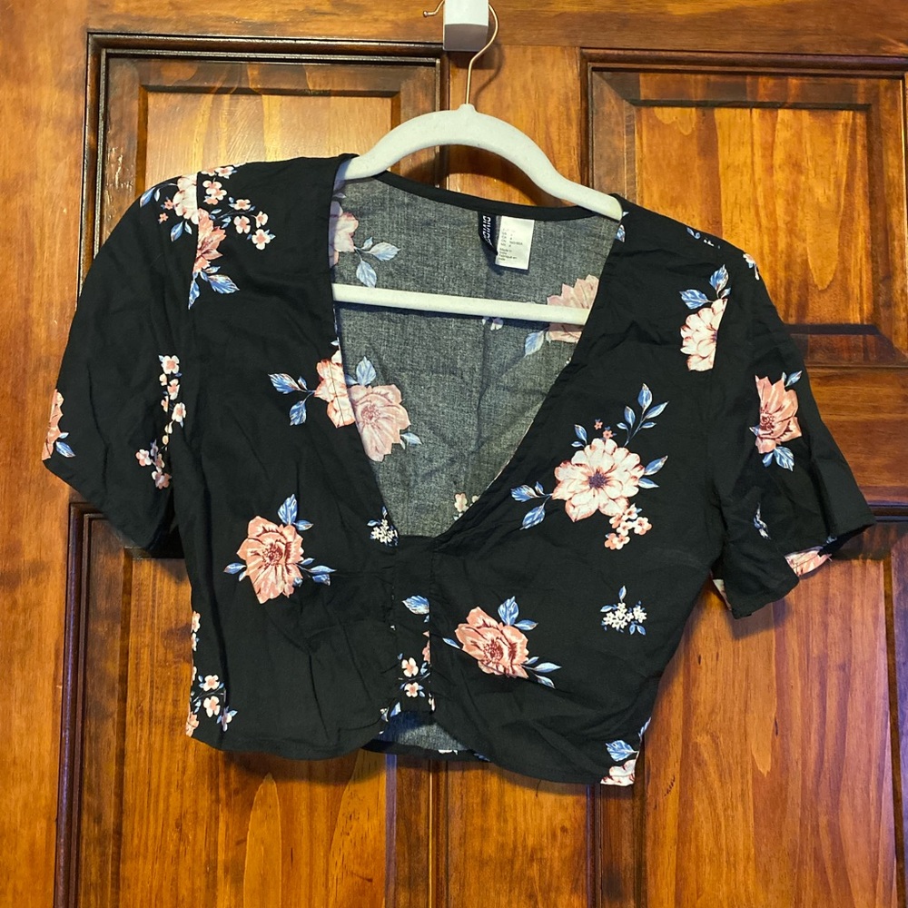H&M Divided Collection Black Crop Top Floral Print Pink/Blue Flowers 4